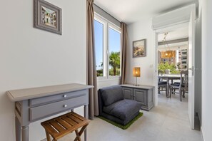 Apartment | Living area - Stylish Stay in Playamar, Torremolinos (Torremolinos)
