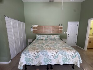 4 bedrooms, desk, iron/ironing board, free WiFi