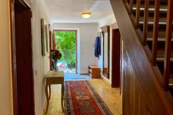 المنشأة من الداخل