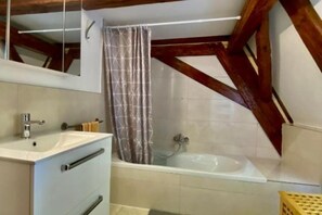 تجهيزات دش، مجففات شعر، مناشف، صابون