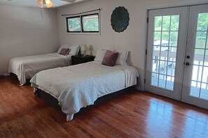 3 soverom, skrivebord, strykejern/-brett og wi-fi (inkludert)