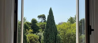 Your home away from home 冀 A stone's throw from the sea and park 