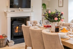 Dining - Beautiful Cottage with Hot Tub & Outdoor kitchen (Relubbus)