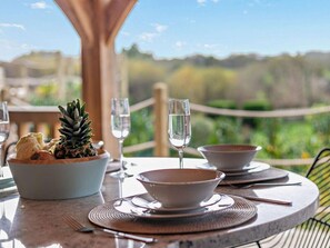 Outdoor dining - Beautiful Cottage with Hot Tub & Outdoor kitchen (Relubbus)