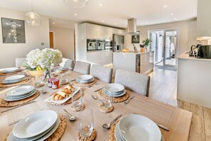 Dining - Hot Tub, family and pet friendly home with games room (Relubbus)