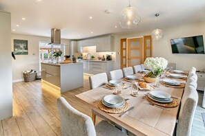 Dining - Hot Tub, family and pet friendly home with games room (Relubbus)