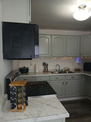 Geladeira, micro-ondas, fogão, cooktop