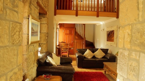 Smiddy Lodge - Sleeps 2 - sleeps 2 guests in 1 bedroom