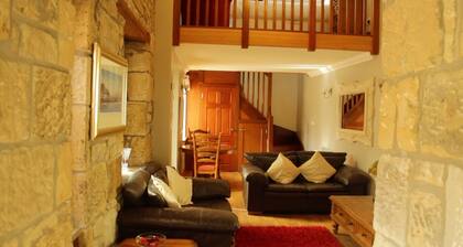 Smiddy Lodge - Sleeps 2 - sleeps 2 guests in 1 bedroom