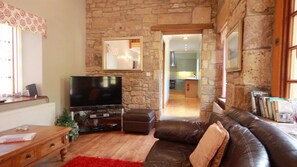 Living area - Smiddy Lodge - Sleeps 2 - sleeps 2 guests in 1 bedroom (Alexandria)