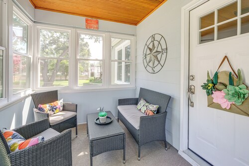 < 1 Mi to Colonial Beach: Coastal Gem w/ 2 Porches