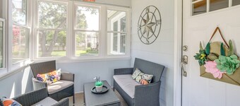 < 1 Mi to Colonial Beach: Coastal Gem w/ 2 Porches