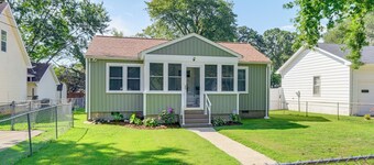 < 1 Mi to Colonial Beach: Coastal Gem w/ 2 Porches