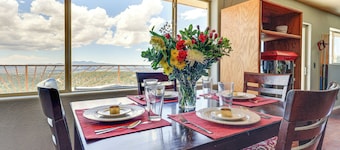 Panoramic Vistas & Pergola: Silver City Escape!