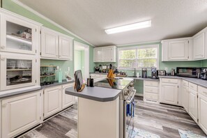 House (3 Bedrooms) | Interior - 7 Mi to Beach! Sneads Ferry Family Home w/ Hot Tub (Sneads Ferry)