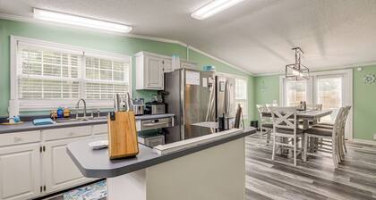 7 Mi to Beach! Sneads Ferry Family Home w/ Hot Tub