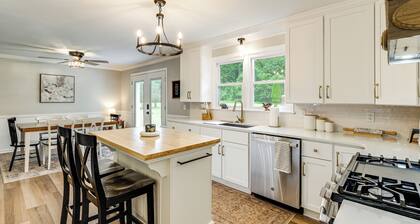 Alleghany Mountain Cottage w/ Porch & Backyard