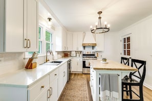 House (4 Bedrooms) | Interior
