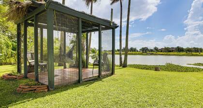 Riverfront Oasis w/ Private Deck in Los Fresnos!