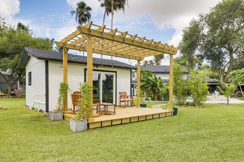 Riverfront Oasis w/ Private Deck in Los Fresnos!