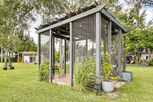 Riverfront Oasis w/ Private Deck in Los Fresnos!