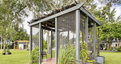 Riverfront Oasis w/ Private Deck in Los Fresnos!