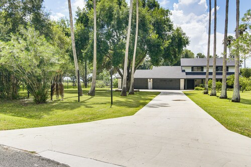 Riverfront Oasis w/ Private Deck in Los Fresnos!