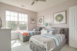 Apartment (2 Bedrooms) | Interior - Walkable Condo w/ Drawbridge Views in Cambridge (Cambridge)