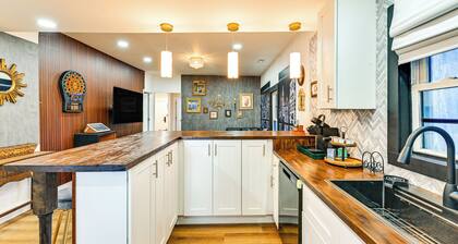 Weekend Getaway in Cornelius: Walk to Dining!