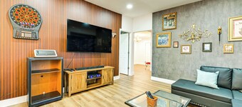 Weekend Getaway in Cornelius: Walk to Dining!