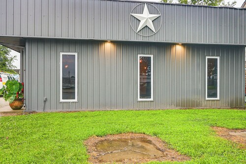 Shared Outdoor Space: Quaint Studio in Fredonia