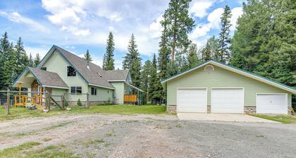 2 Mi to Blackfoot Pathways: Family Home w/ Hot Tub