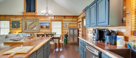 House (4 Bedrooms) | Interior