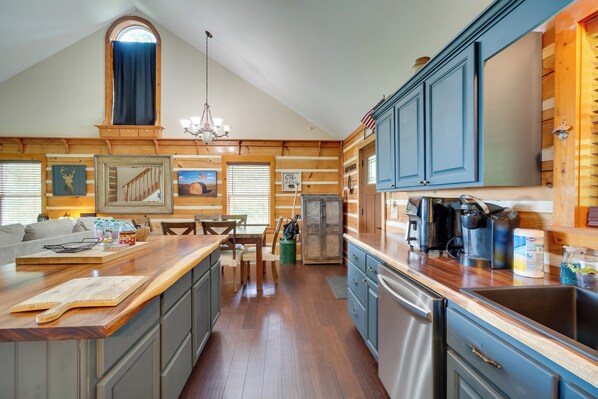 House (4 Bedrooms) | Interior - Lake & Mountain Views: Rockwood Cabin on 8 Acres (Rockwood)