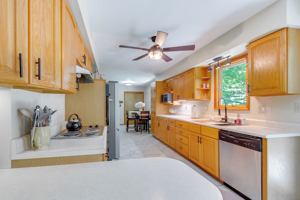 House (3 Bedrooms) | Interior