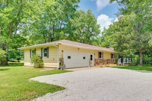 House (3 Bedrooms) | Interior - 9 Mi to Downtown Rushville: Cozy Getaway w/ Grill (Rushville)