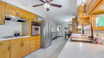 House (3 Bedrooms) | Interior