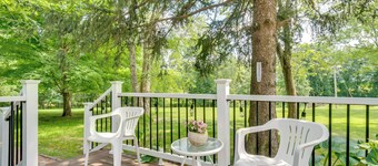 9 Mi to Downtown Rushville: Cozy Getaway w/ Grill