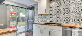 2 Mi to Beach: Family Getaway w/ Yard in St Pete!