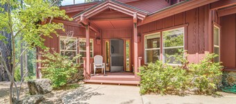 Golf & Mountain Views - Retreat in Clio