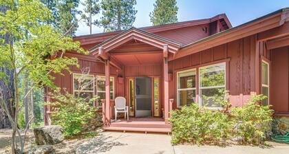 Golf & Mountain Views - Retreat in Clio