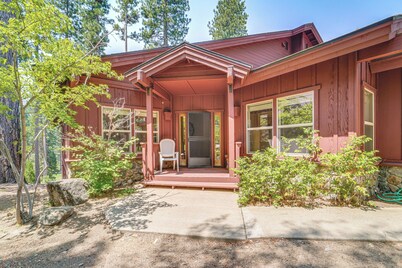 Golf & Mountain Views - Retreat in Clio