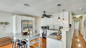 House (6 Bedrooms) | Interior