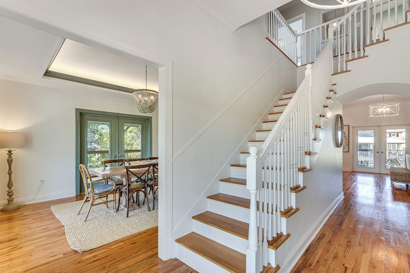 House (6 Bedrooms) | Interior