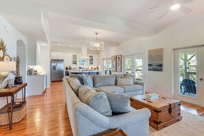 House (6 Bedrooms) | Interior