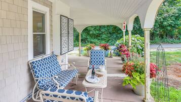 Cottage (2 Bedrooms) | Front of property
