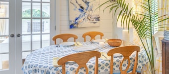 Private Heated Pool: Family Cottage in Plymouth!