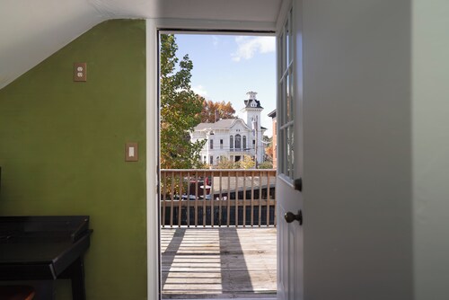 Walk to Eats, Shops + More: Prime Providence Stay!