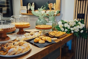 Free daily buffet breakfast