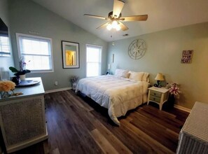 3 chambres, fer et planche à repasser, Wi-Fi, draps fournis